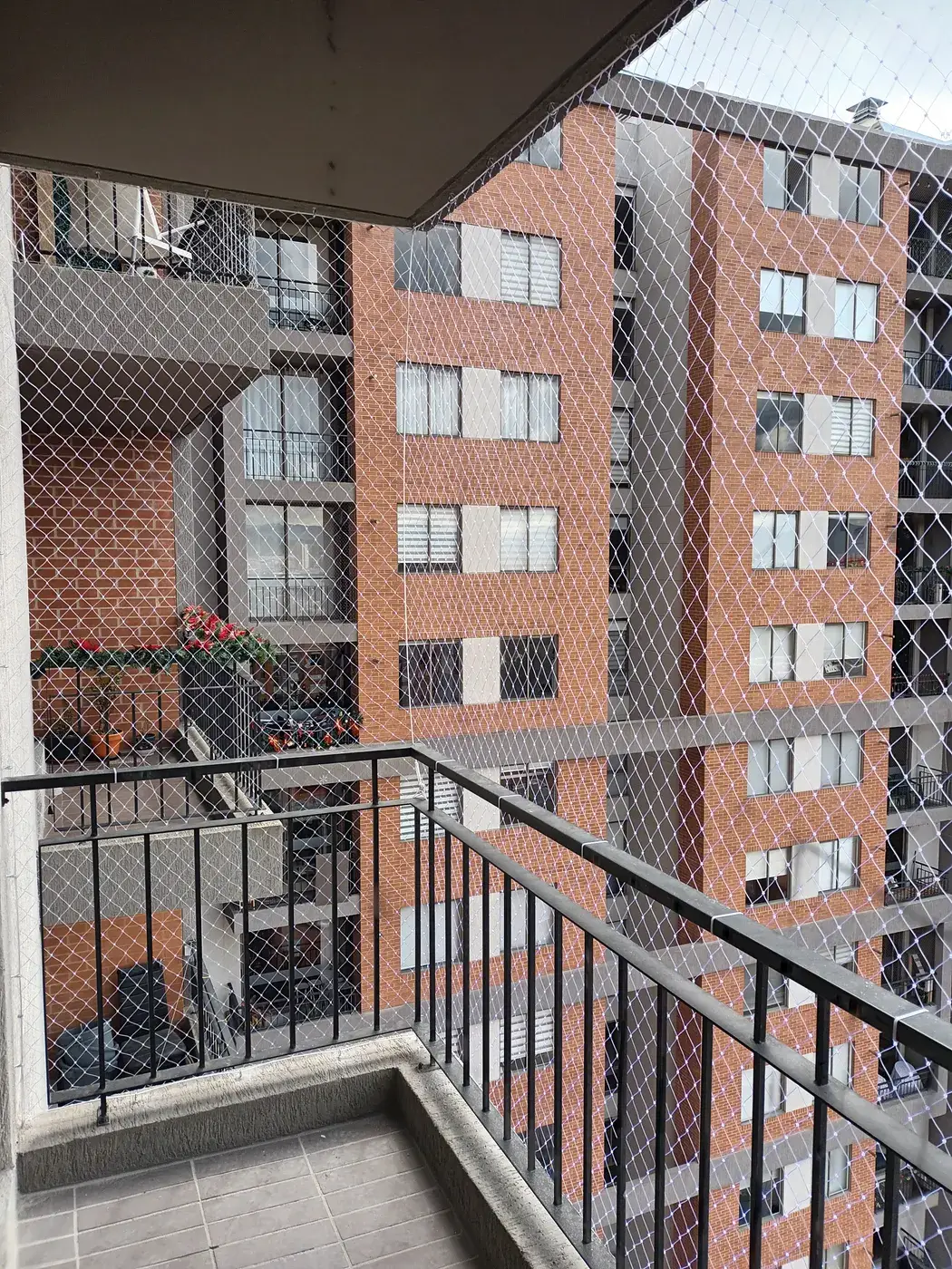 Soporte metálico para balcones